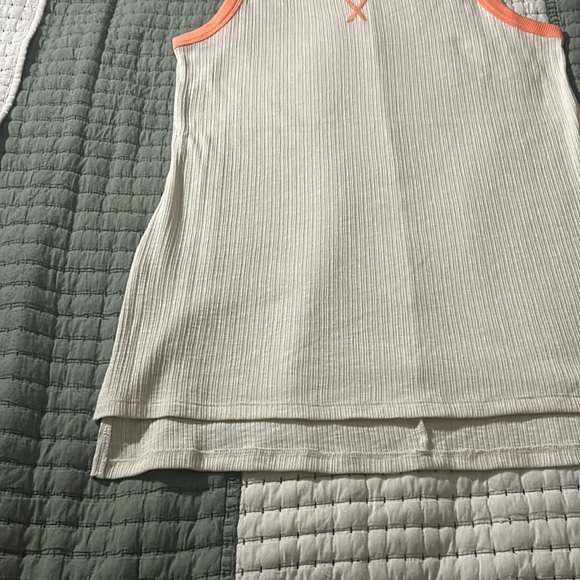 LIVI Crew-Neck Rib Tank - Picture 4 of 7